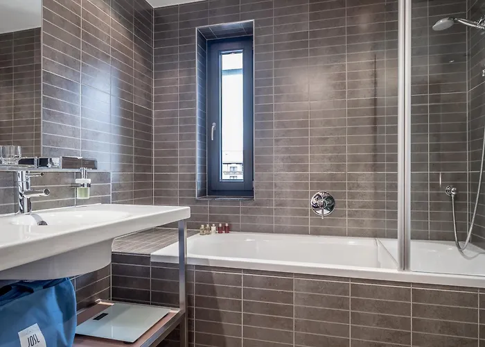 Josl Mountain Lounging - Adults Only!