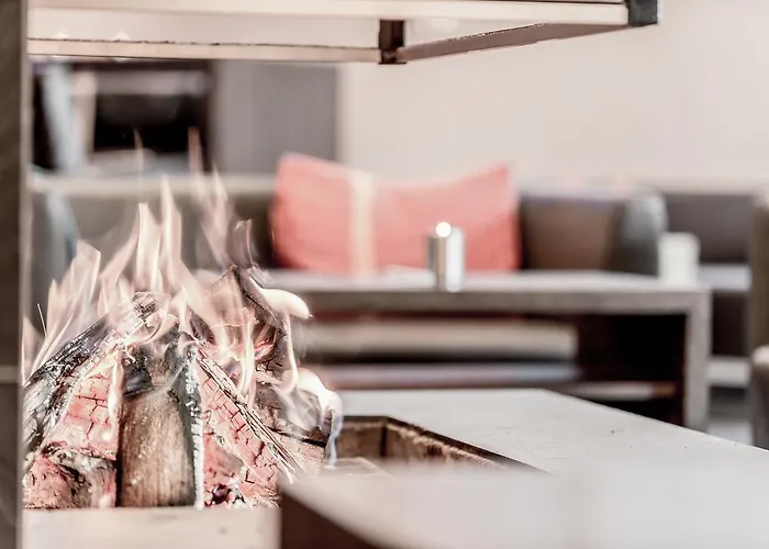 Josl Mountain Lounging - Adults Only! אוברגורגל