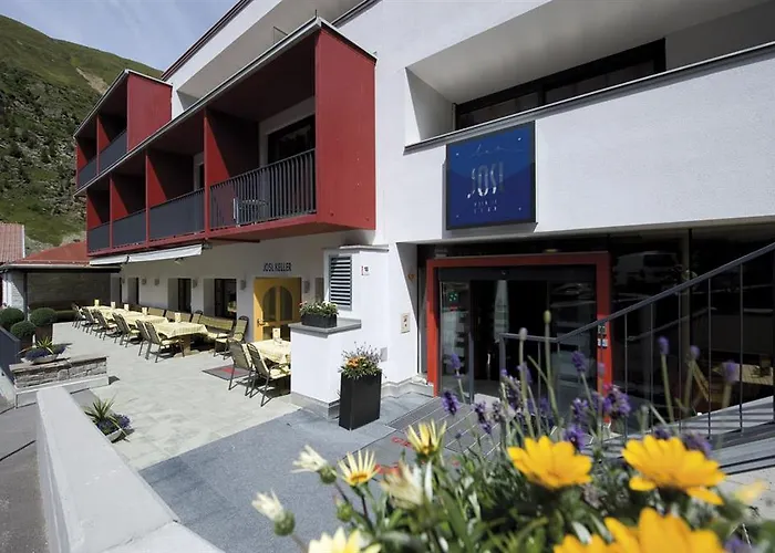 מלון Josl Mountain Lounging - Adults Only! 4*