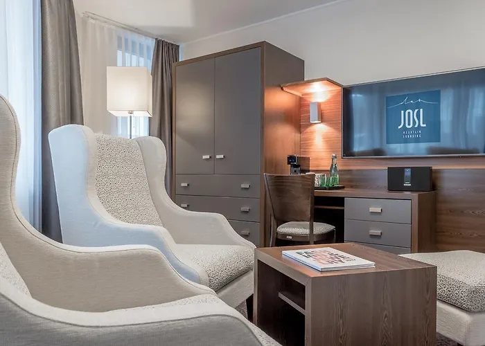 מלון Josl Mountain Lounging - Adults Only! 4*