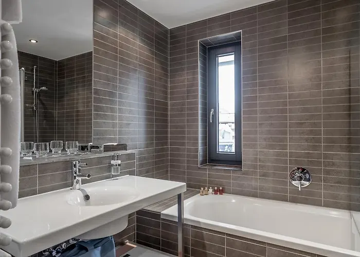 מלון Josl Mountain Lounging - Adults Only! 4*