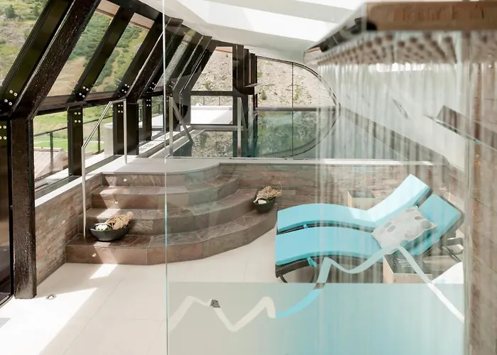 Josl Mountain Lounging - Adults Only! אוברגורגל