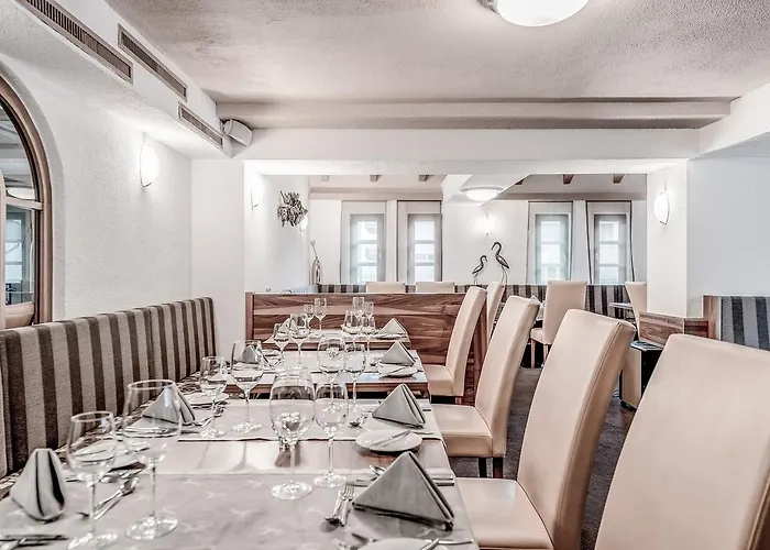 Josl Mountain Lounging - Adults Only! אוברגורגל