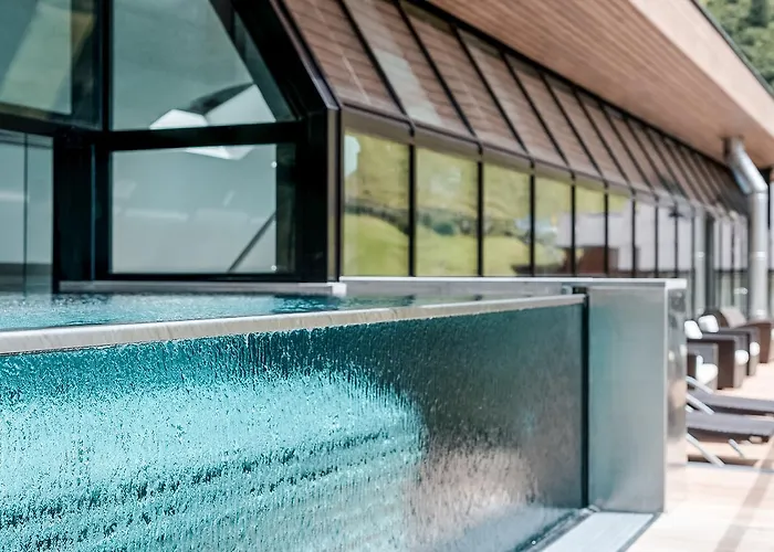 Josl Mountain Lounging - Adults Only! אוברגורגל