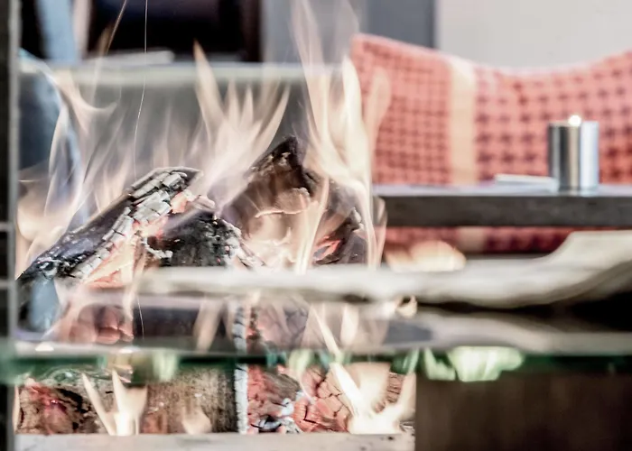 Josl Mountain Lounging - Adults Only! אוברגורגל