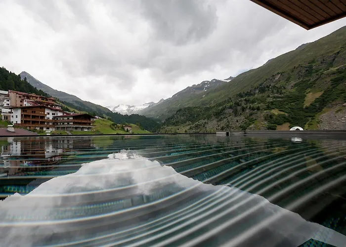 מלון Josl Mountain Lounging - Adults Only! אוברגורגל