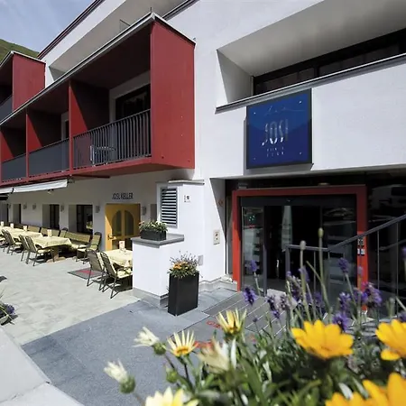 Отель Josl Mountain Lounging - Adults Only! 4*